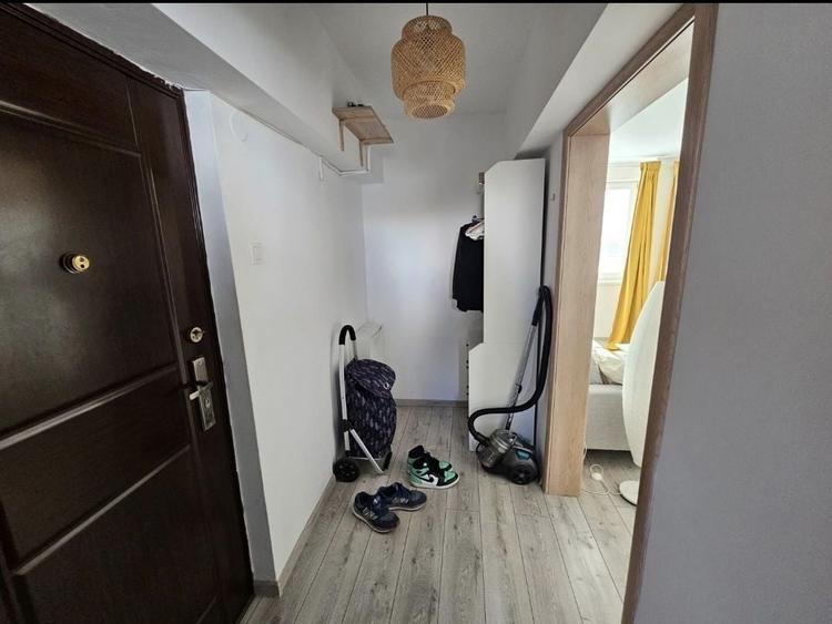 Apartament cu 3 camere semidecomandat în Ștefan cel Mare
