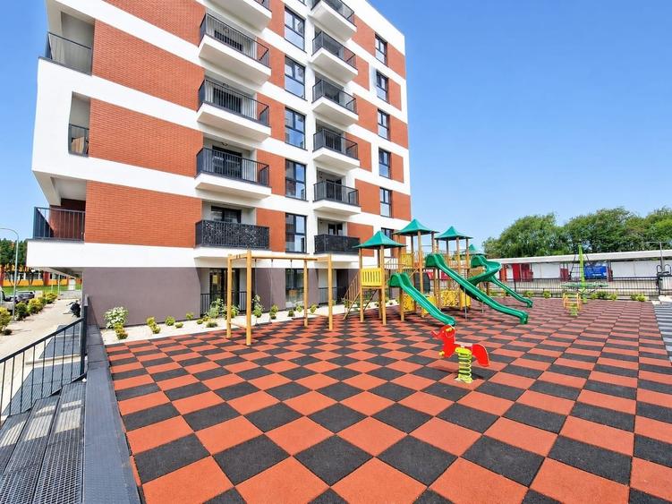 Apartament cu 4 camere semidecomandat în Florești