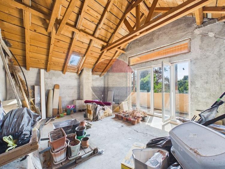 Casă individuală cu 6 camere cu Teren 2800 Mp în Butimanu