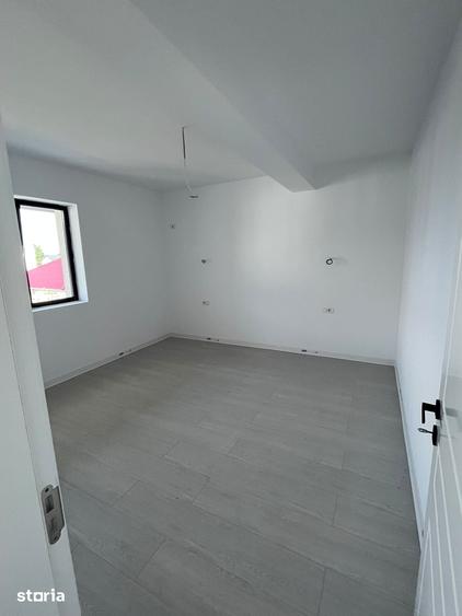 Casă cu 4 camere cu Teren 350 Mp în Vidra