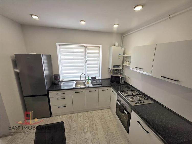 Apartament cu 2 camere decomandat în 22 Decembrie 1989