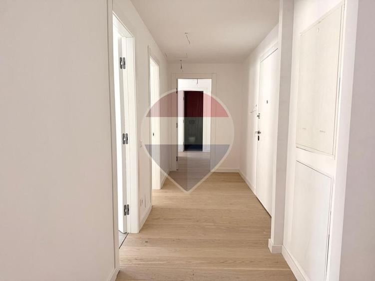 Apartament cu 3 camere decomandat în Aviației