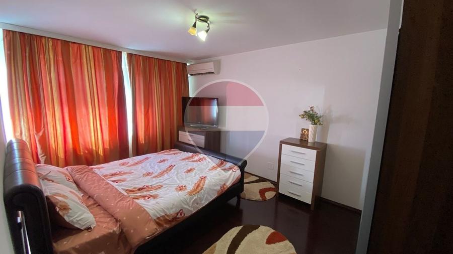 Casă individuală cu 4 camere cu Teren 188 Mp în 1 Decembrie