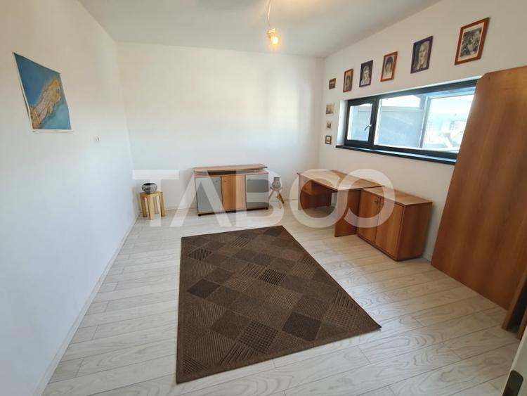 Apartament cu 3 camere decomandat, mobilat în Piața Cluj