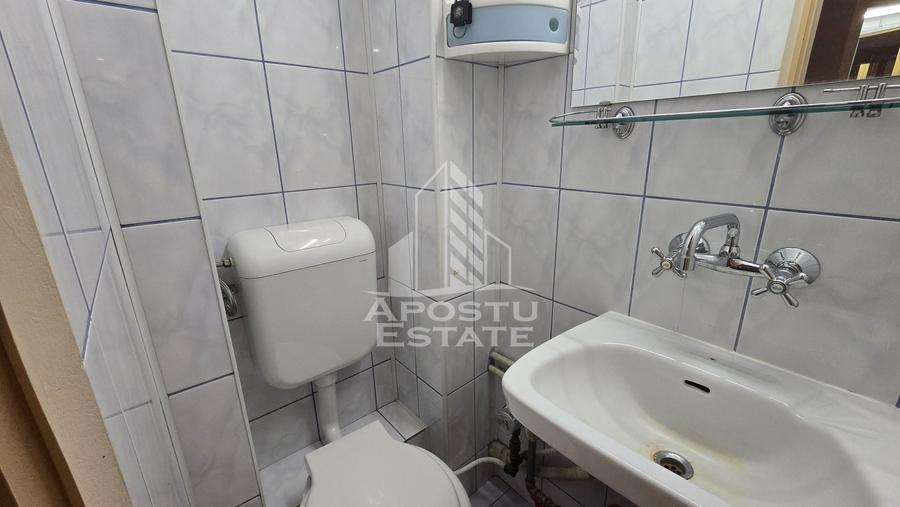 Apartament cu 4 camere semidecomandat în Circumvalațiunii