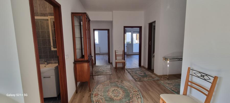 Apartament cu 3 camere decomandat în Dorobanți