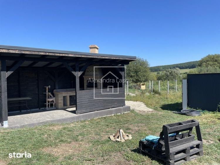 Teren 829 mp autorizatie de constructie 4 cabanute A-frame in Tocile