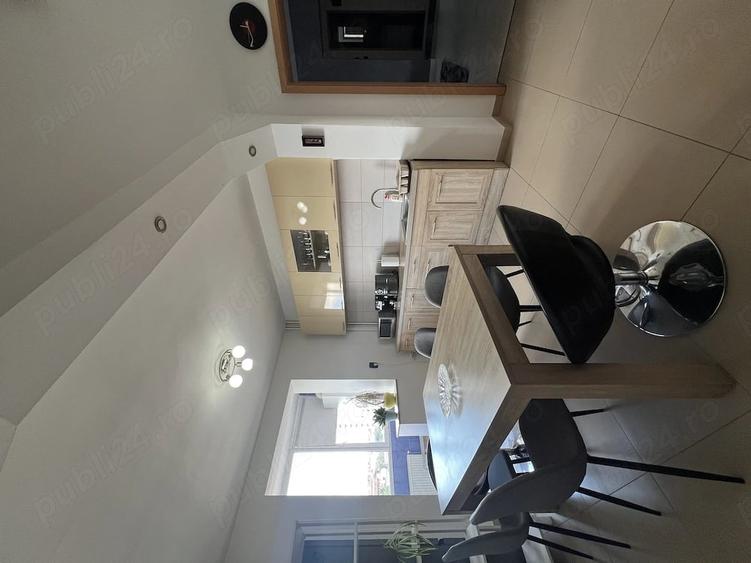 Apartament cu 3 camere semidecomandat în Central