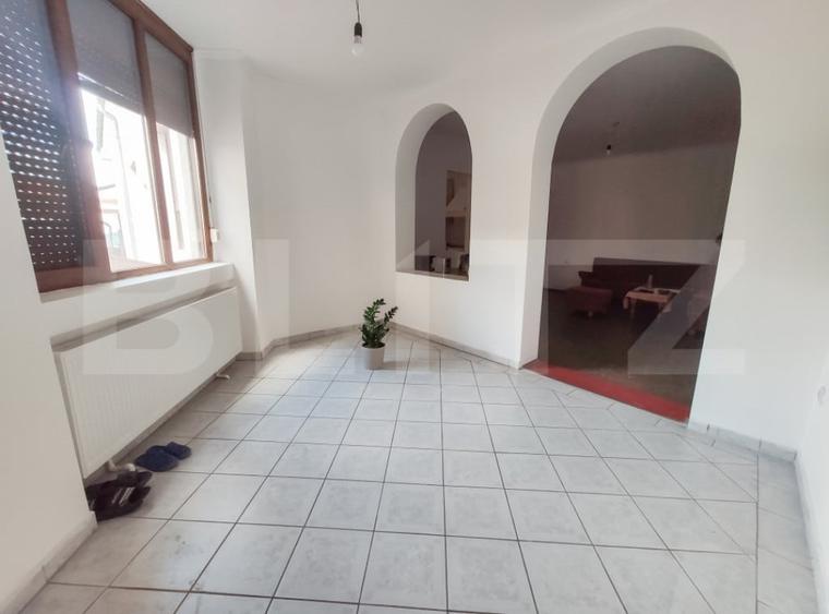 Casă cu 5 camere cu Teren 598 Mp în Central