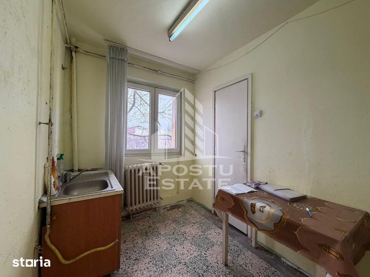 Apartament cu 2 camere semidecomandat în Girocului