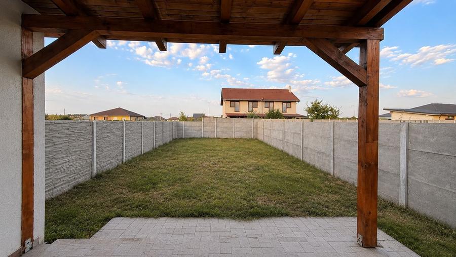 Duplex cu 3 camere cu Canalizare în Șag