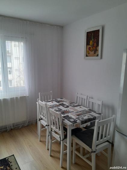 Apartament cu 3 camere semidecomandat în Orșova