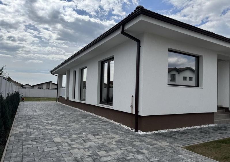 Casă individuală cu 4 camere cu Teren 500 Mp în Periferie