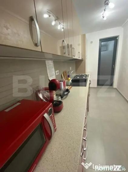 Apartament cu 3 camere semidecomandat în Calea București
