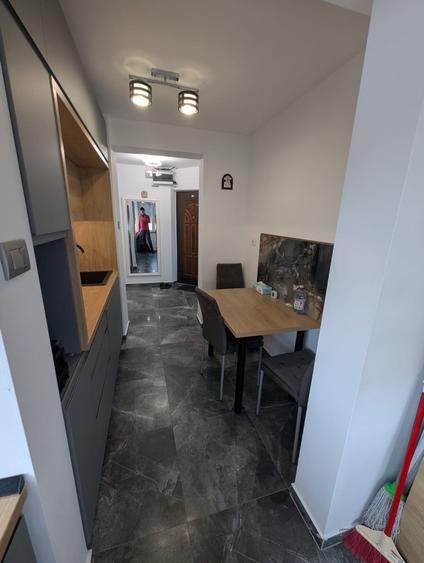 Apartament cu 2 camere decomandat, mobilat în Titan
