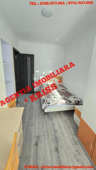 Apartament cu 3 camere semidecomandat în Central