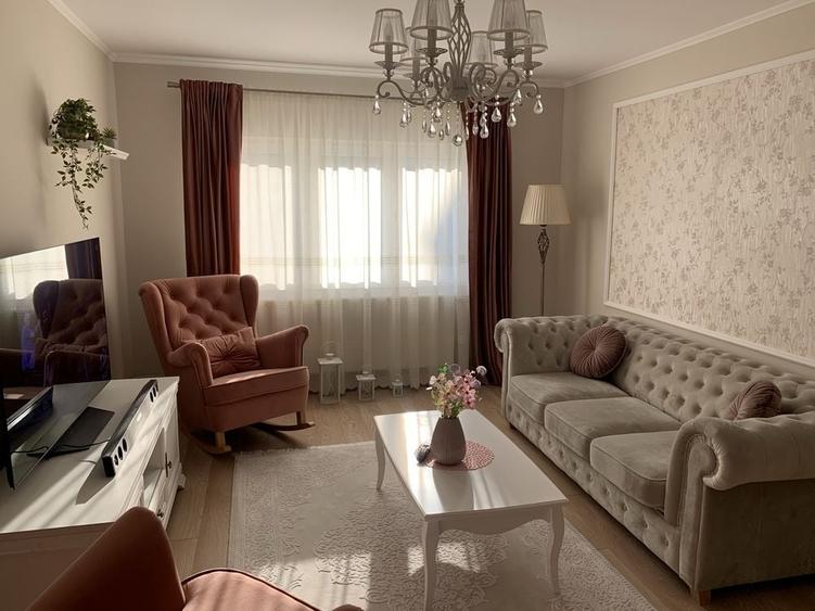 Apartament cu 4 camere decomandat în Central
