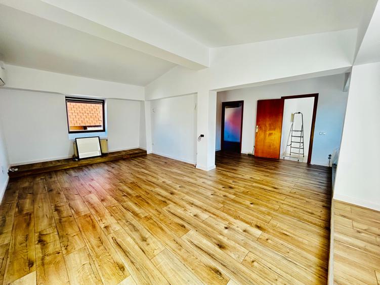 Casă individuală cu 5 camere cu Garaj în Domenii