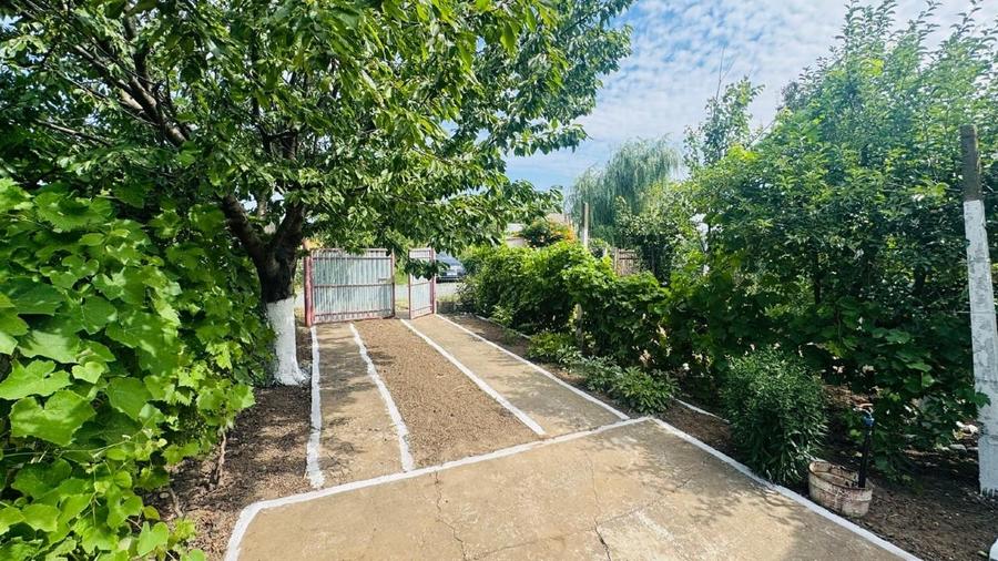 Casă individuală cu 3 camere cu Teren 500 Mp în Fetești-Gară