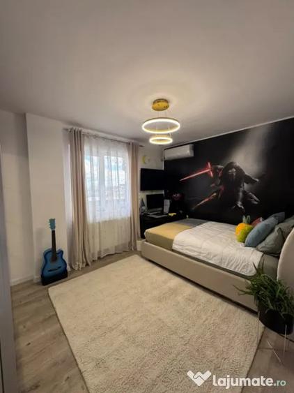 Apartament cu 3 camere semidecomandat în Dâmbul Rotund