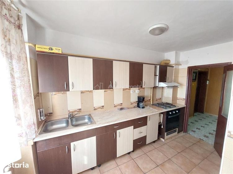 Apartament cu 3 camere decomandat în Micro 3