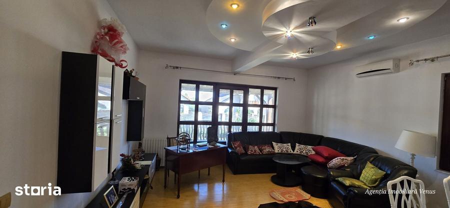 Casă cu 5 camere cu Teren 750 Mp în Mihai Eminescu