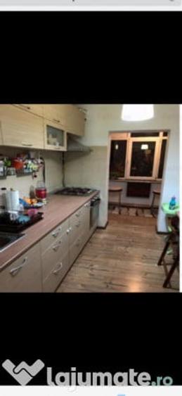 Apartament cu 3 camere decomandat în 9 Mai