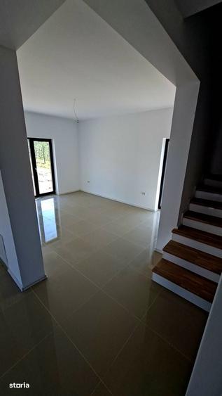 Casă cu 4 camere în Budeasa