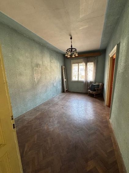 Casă individuală cu 5 camere cu Canalizare în Banu Mărăcine