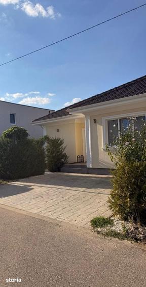Casă cu 3 camere decomandat cu Teren 260 Mp în Bucovăț