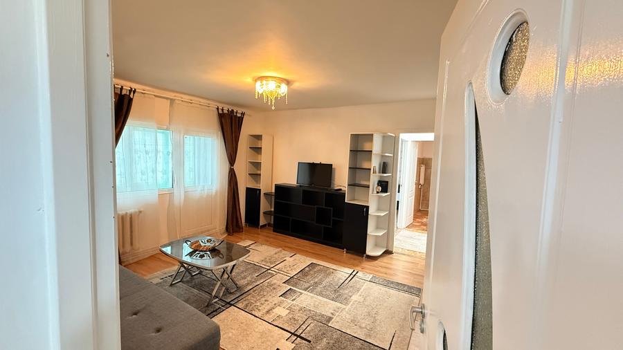 Apartament cu 2 camere semidecomandat, mobilat în Central