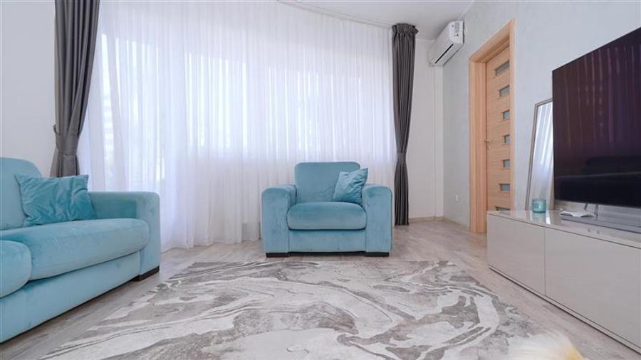 Apartament cu 3 camere decomandat, mobilat în Calea Aradului