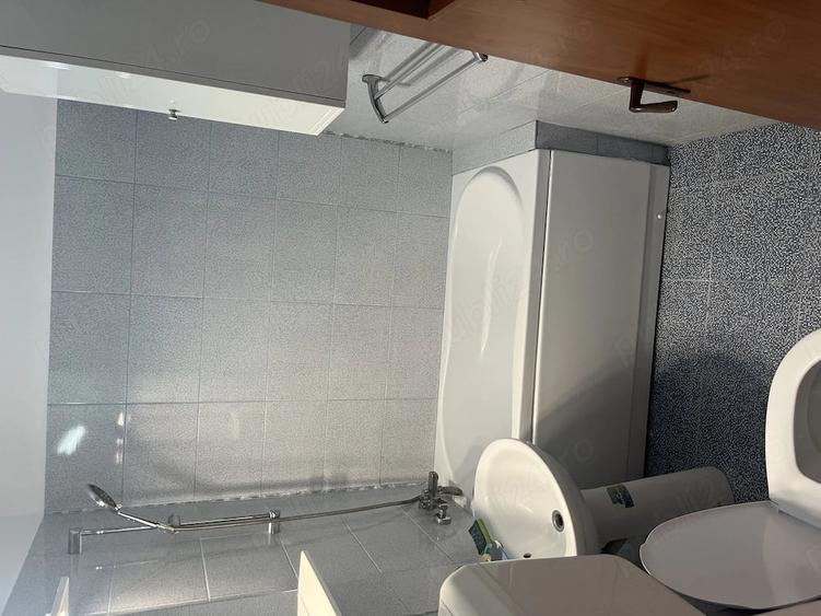 Apartament cu 3 camere semidecomandat în Drumul Taberei