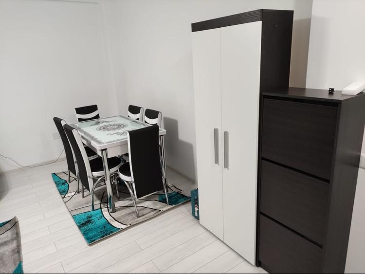 Apartament cu 2 camere decomandat în Roșu
