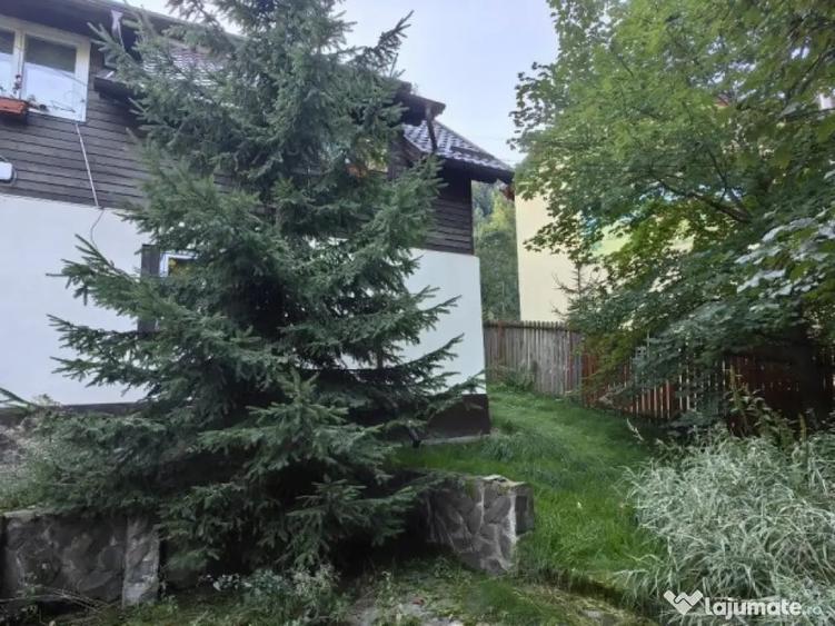 Casă cu 11 camere cu Teren 1560 Mp în Moieciu