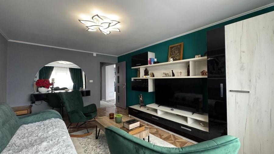Apartament cu 2 camere decomandat în Petros