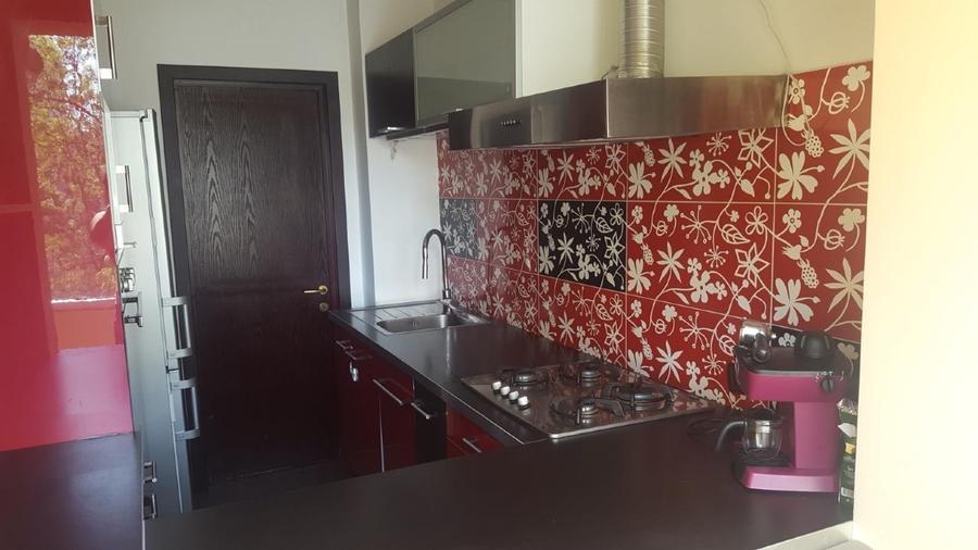 Apartament cu 2 camere semidecomandat, mobilat în Pajura