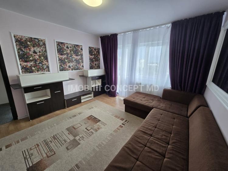 Apartament cu 3 camere semidecomandat, mobilat în Nord