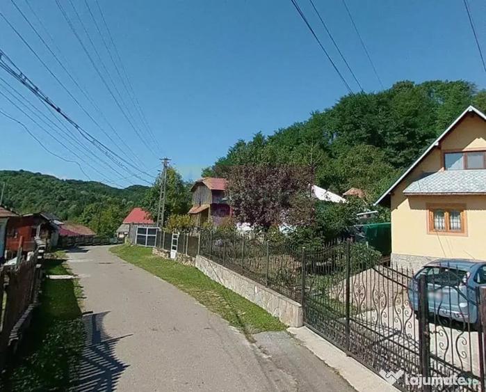 Casă cu 3 camere cu Teren 3410 Mp în Aluniș