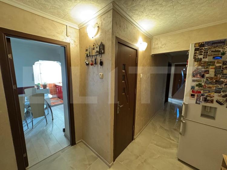 Apartament de 3 camere, decomandat, cartierul 1 Mai - 6