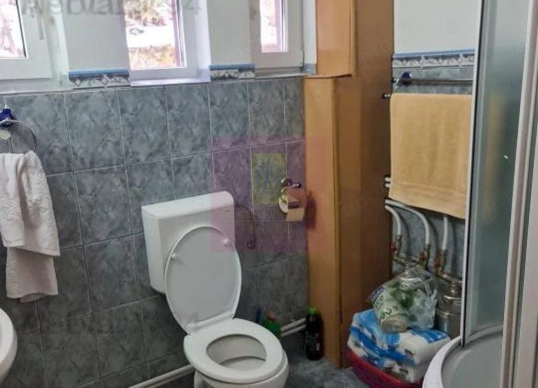 Casă cu 6 camere cu Teren 340 Mp în Cumpătu