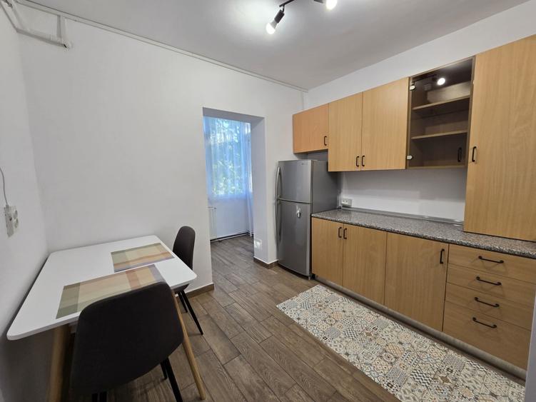 Apartament cu 2 camere decomandat în Lipovei