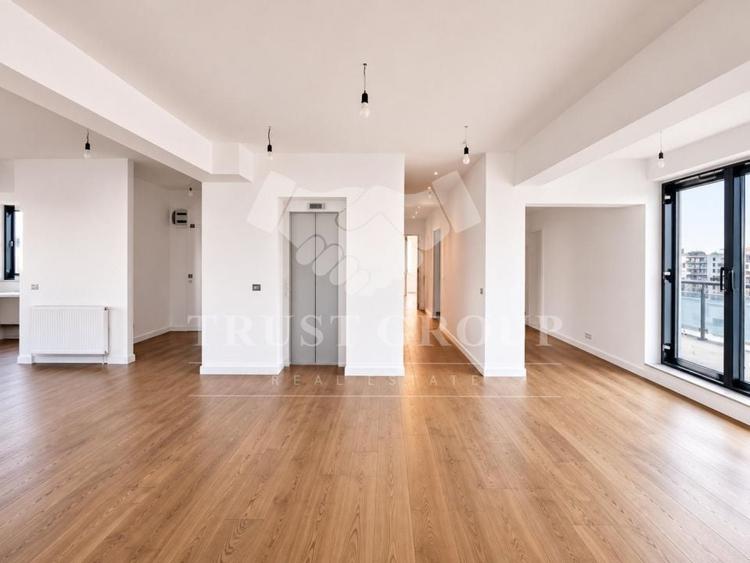 Penthouse cu 3 camere decomandat în Vatra Luminoasă