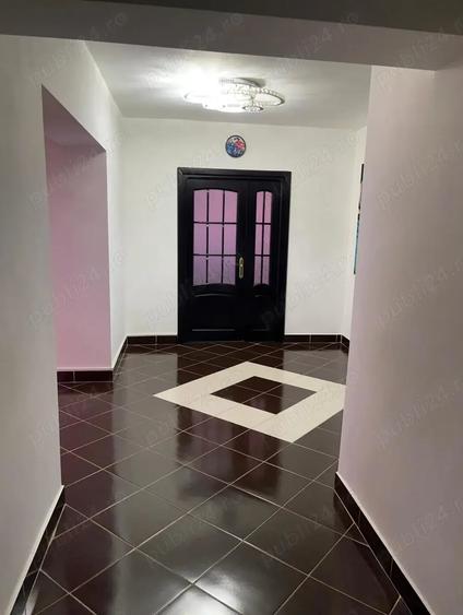 Apartament cu 3 camere decomandat în 1 Mai