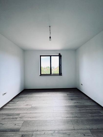 Duplex cu 5 camere cu Teren 400 Mp în Chișoda