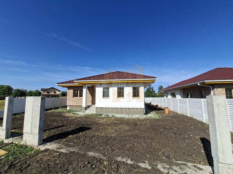 Casă individuală cu 5 camere cu Canalizare în Sânpetru