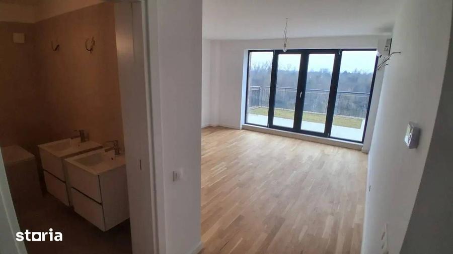 Apartament cu 3 camere decomandat în Grivița