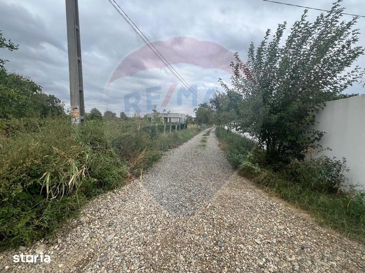 Teren de 1300 mp, în Câmpineanca