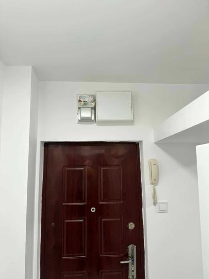 Apartament cu 2 camere semidecomandat în Craiovița Nouă