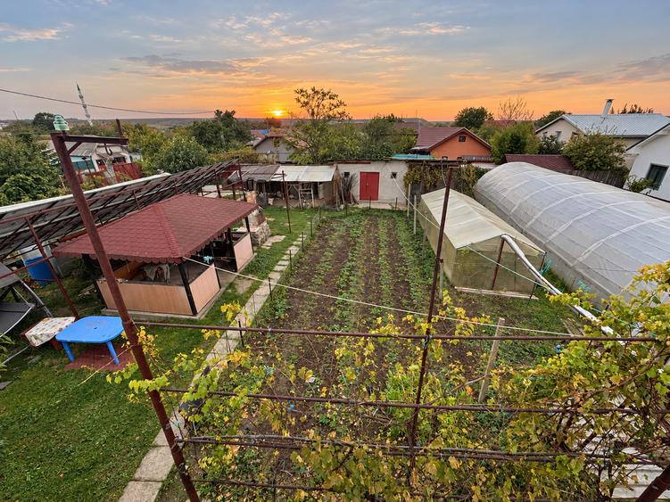 Casă individuală cu 6 camere cu Canalizare în Valu lui Traian